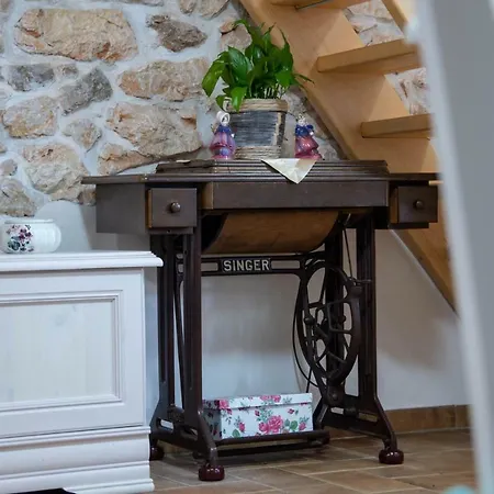 Traditional Stone House St.anton Casa vacanze