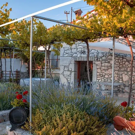 Traditional Stone House St.anton Casa vacanze Malinska