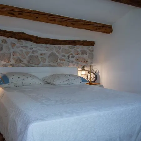 Traditional Stone House St.anton Nyaraló