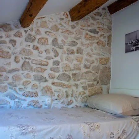 Nyaraló Traditional Stone House St.anton *