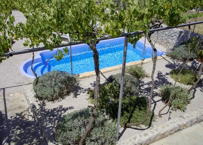 בית נופש Traditional Stone House St.anton מאלינסקה