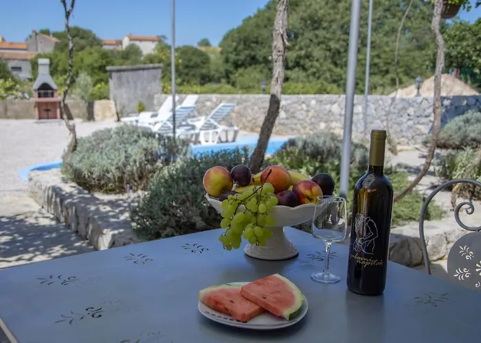 Traditional Stone House St.anton Prázdninový dům Malinska