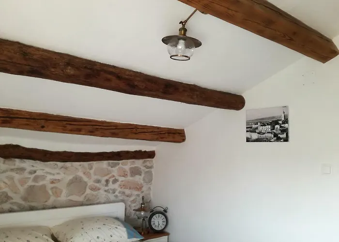 Traditional Stone House St.anton بيت للعطل *