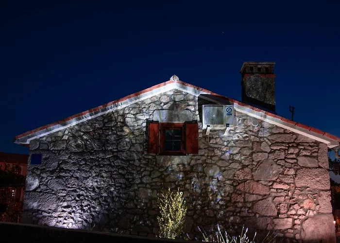 Traditional Stone House St.anton بيت للعطل